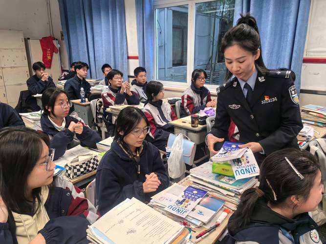 女子被强制带走治疗,女子被强制带走治疗视频