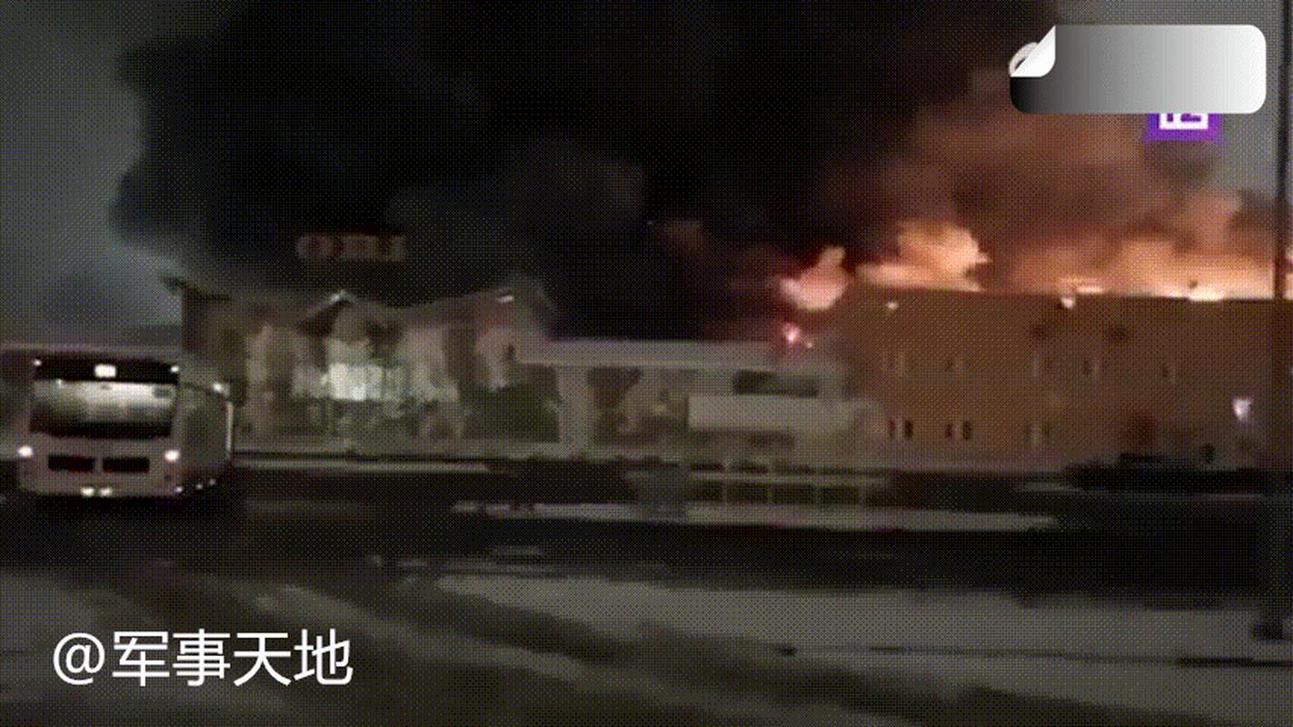 购物中心爆炸致10伤,商场爆炸