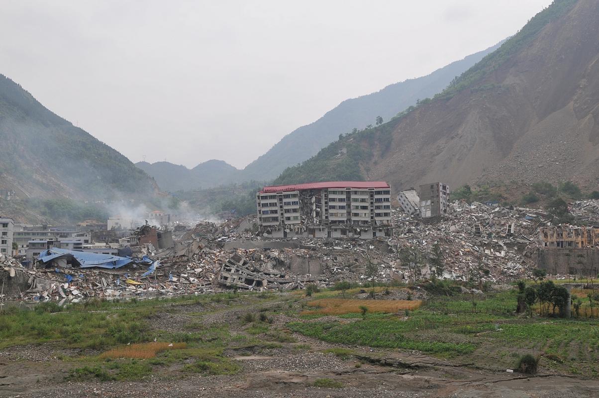 汶川3.3级地震,汶川地震最开始是3.2级吗